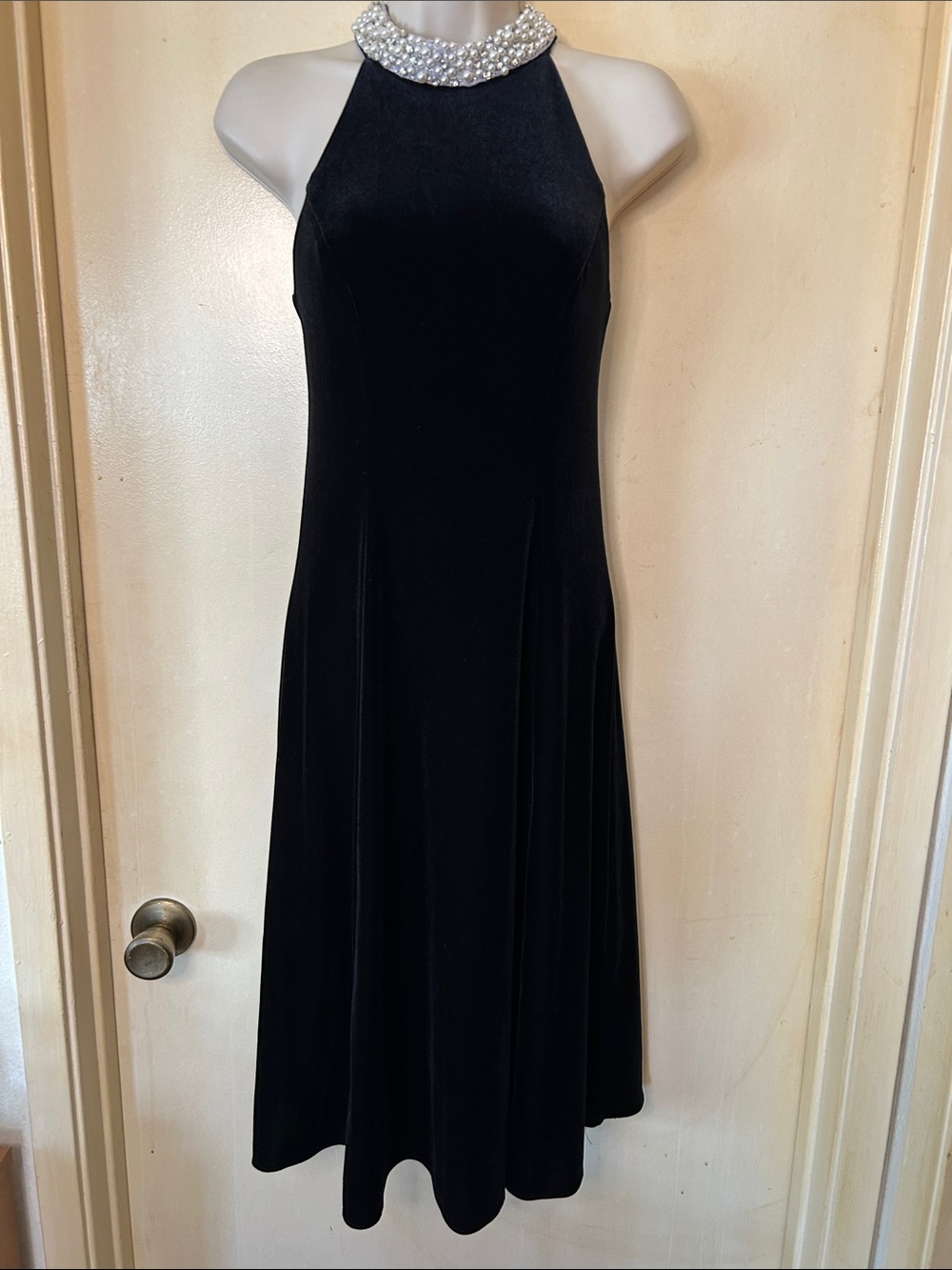 Adrianna Papell Black Velvet Halter Midi Dress with Pearl-Embellished Collar sz0